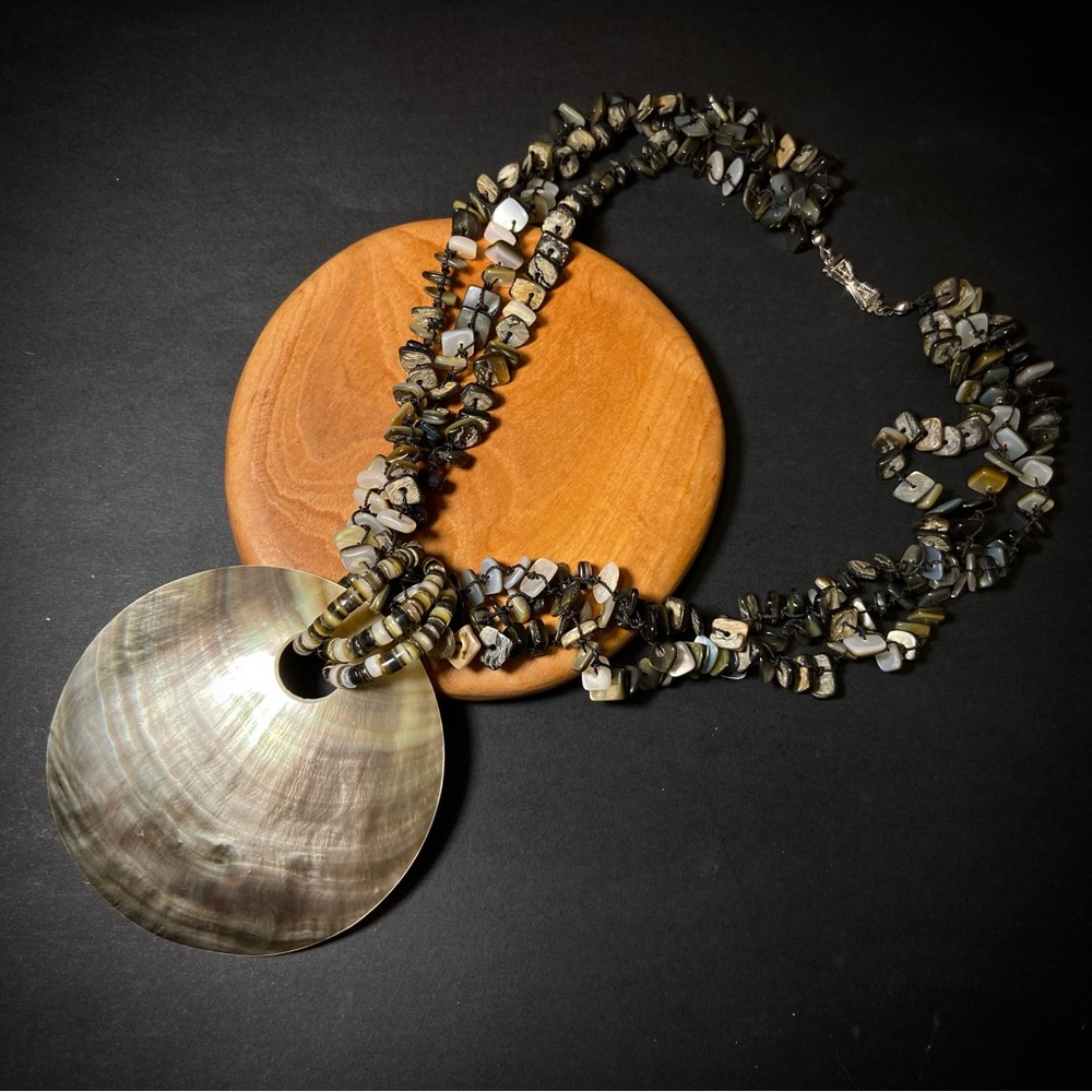 Vintage shell beads necklace